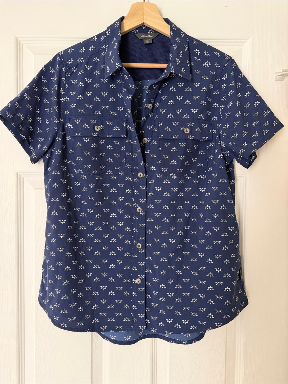 Eddie Bauer Navy Short Sleeve “Adventure Shirt” with White Solar Accents Size M